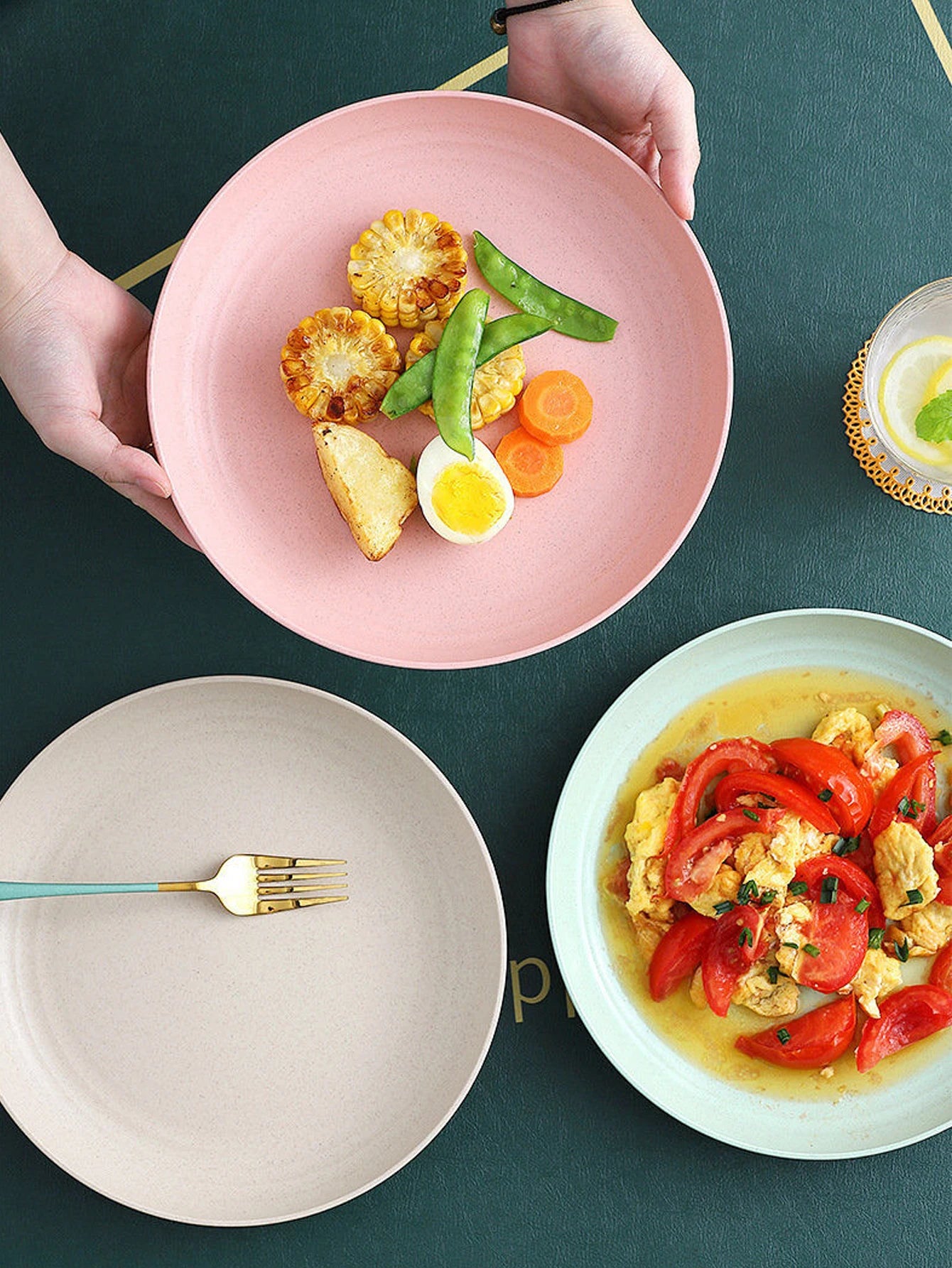 Lightweight Wheat Straw Plates