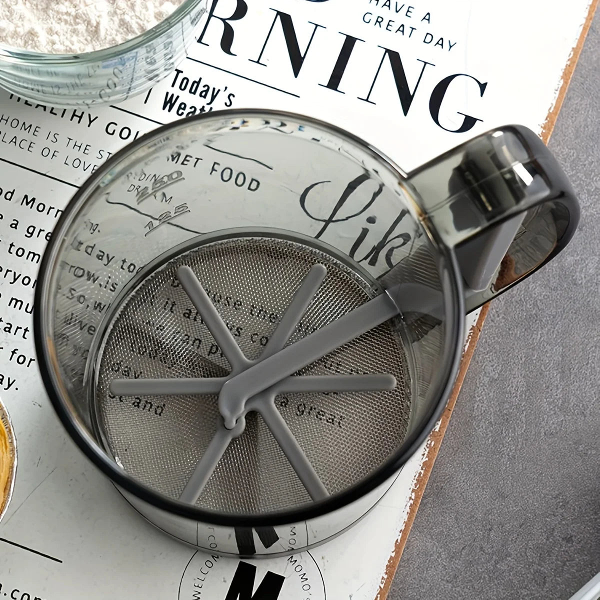 Flour sifter handheld semi-automatic